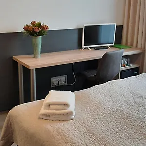hotel-arena-prague.praguehotelsweb.com/
